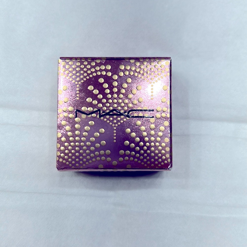 NIB MAC Bubbles & Bows Sparkler Eye Shadow shade Don’t Burst My Bubbly